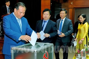 Các đại biểu bỏ phiếu tại Hội nghị. Ảnh: baohaiduong.vn