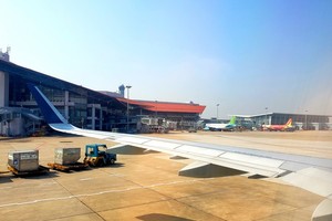 Với việc ASEAN ký kết thương quyền 5 hàng không với Trung Quốc, các hãng hàng không Việt Nam đã có thể đón khách từ Trung Quốc đi các nước thứ 3, mở ra nhiều đường bay tiềm năng. Ảnh: Ngô Minh.