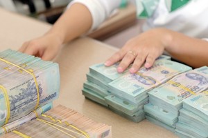 Với thủ tục dễ dàng, cho vay tiêu dùng của các công ty tài chính đang tăng trưởng nóng. Ảnh: Đức Thanh