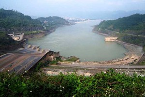 Hồ thuỷ điện thiếu nước, chọn cấp nước cho vụ Đông Xuân hay cấp nước cho sinh hoạt của dân?