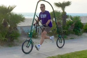 Kỳ lạ… chiếc xe đạp không có bàn đạp, giúp người dùng tập chạy