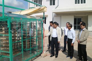 Đoàn kiểm tra tiến độ Nhà máy chế biến và bảo quản nông sản My Anh tại huyện Hướng Hóa.