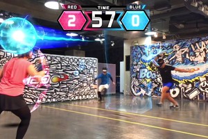 Trò chơi bóng né thực tế ảo tăng cường như trong phim