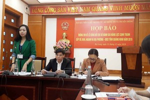 Bà Vũ Thị Kim Chi, Phó Trưởng ban IPA Quảng Ninh thông tin về kết quả DDCI 2019 tại buổi họp báo. Ảnh: Thanh Tân.
