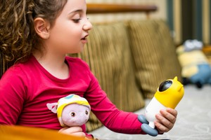 Đồ chơi trẻ em giúp cải thiện khả năng học ngôn ngữ của trẻ.