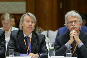 Ông Fred Burke (trái) - Trưởng Nhóm công tác đầu tư và thương mại Diễn đàn Doanh nghiệp Việt Nam 2019. Ảnh: Đức Thanh