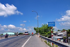 Cầu Mỹ Đức Tây trên Quốc lộ 1 đoạn qua Tiền Giang.