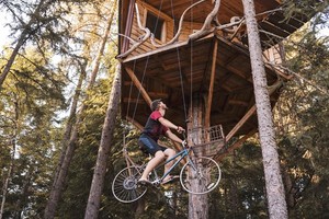 Chiếc thang máy tự chế bằng xe đạp của anh chàng người Mỹ