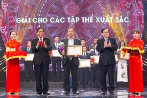 Báo Đầu tư đạt Giải tập thể có thành tích xuất sắc và Giải C Giải Búa liềm vàng năm 2019