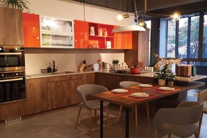 Tuyệt đối tránh chọn những tông màu vàng chanh, da cam, đỏ, hồng làm tông màu chủ đạo trong phòng bếp