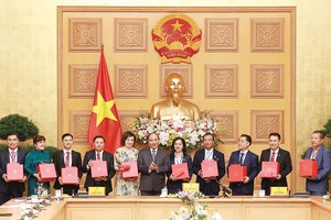 Thủ tướng Chính phủ Nguyễn Xuân Phúc gặp mặt các doanh nhân trẻ đạt Giải thưởng Sao Đỏ - Doanh nhân trẻ Việt Nam tiêu biểu 2019.