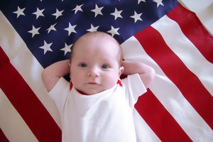 Mỹ xem xét lại chương trình Birthright citizenship - bất cứ em bé nào sinh ra ở nước Mỹ đều có quốc tịch Hoa Kỳ