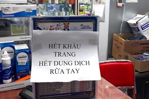 “Cháy” hàng, nhà thuốc “hét” giá 90.000 đồng/khẩu trang