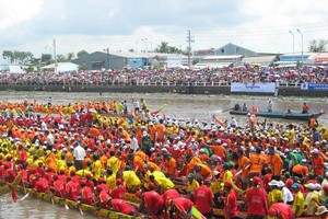 Lễ hội đua thuyền truyền thống hằng năm tại Đà Nẵng dự kiến diễn ra vào ngày 3 và 4/1 phải tạm dừng tránh việc tụ tập đông người gây nguy cơ nhiễm dịch nCoV