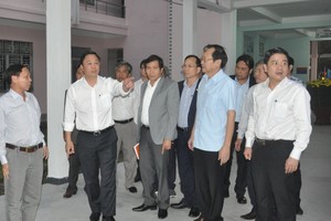 Ông Lê Trí Thanh kiểm tra công tác phòng chống dịch corona tại Hội An.