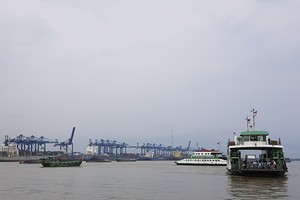 Do ảnh hưởng của bệnh dịch virus Corona, kim ngạch xuất nhập khẩu tháng 1 của TP.HCM giảm hơn 32%. Ảnh minh hoạ: Trọng Tín