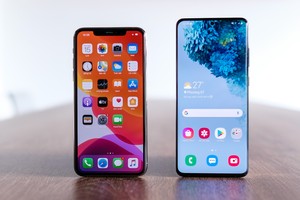 Galaxy S20 Ultra có giá khởi điểm tới 1.399 USD, cho thấy chiến lược khác biệt của Samsung và Apple. Ảnh: Lê Trọng.