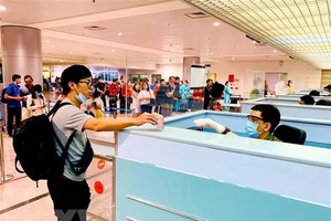 Công an cửa khẩu Tân Sơn Nhất. (Ảnh: Thành Chung/TTXVN)