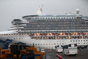 Du thuyền Diamond Princess đậu tại cảng Yokohama, Nhật Bản hôm 16/2. Ảnh: AFP.
