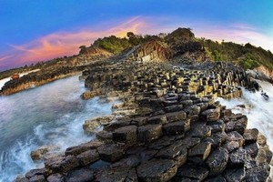 Thắng cảnh gành Đá Đĩa tỉnh Phú Yên.