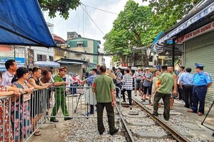 Tháng 10/2019, Hà Nội đã ra quân giải tán các quán cà phê sát đường tàu. Ảnh minh họa