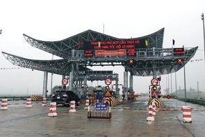 Lưu lượng xe và doanh thu thu phí cầu Thái Hà bị sụt giảm sau khi cầu Hưng Hà thông xe. Ảnh: Bảo Như