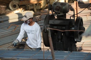 Khó khăn bủa vây doanh nghiệp ngành thép