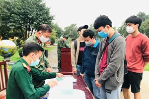 Sư đoàn 390 trao giấy chứng nhận “Đã hoàn thành việc cách ly phòng bệnh COVID-19” cho công dân đợt 4.