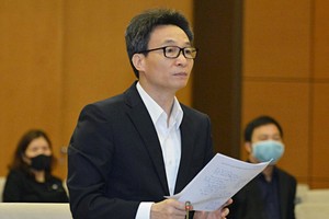 Phó Thủ tướng Vũ Đức Đam báo cáo Uỷ ban Thường vụ Quốc hội về công tác phòng, chống dịch COVID-19