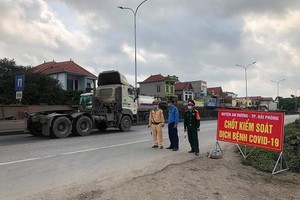 Chốt đặt tại Trạm thu phí Quốc lộ 5 (huyện An Dương). Ảnh: Vũ Quân