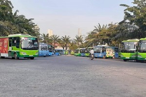 Sở Giao thông - Vận tải TP.HCM kiến nghị các tổ chức tài chính - tín dụng trên địa bàn Thành phố xem xét hỗ trợ các đơn vị kinh doanh vận tải hành khách cơ cấu thời gian trả nợ, miễn giảm lãi vay, gia hạn thời gian trả nợ gốc... để vượt qua giai đoạn khó khăn do dịch Covid-19. Ảnh: Trọng Tín