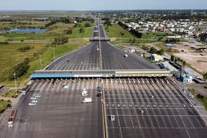 Cảnh vắng vẻ trên đường cao tốc Buenos Aires - La Plata tại Argentina ngày 24/3 vừa qua, trong bối cảnh dịch COVID-19 lan rộng. (Ảnh: AFP/TTXVN)