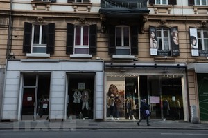 Cửa hàng tại Rome, Italy, đóng cửa ngày 20/3 vừa qua trong bối cảnh dịch COVID-19 lan rộng. (Ảnh: THX/TTXVN)