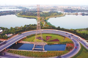 Việc chuyển đổi sang đầu tư công sẽ giúp cao tốc Bắc - Nam phía Đông thông tuyến vào năm 2021. Trong ảnh: Nút giao Pháp Vân - Cầu Giẽ. Ảnh: Đ.T