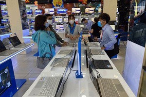 Sức tiêu thụ của nhóm hàng công nghệ như máy tính bảng, laptop bật tăng ngoạn mục.