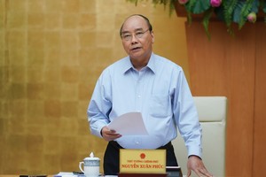 Thủ tướng Nguyễn Xuân Phúc chủ trì cuộc họp Thường trực Chính phủ chiều 28/4 (Ảnh: VGP)