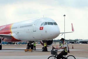 Các doanh nghiệp khó khăn nhất vào thời điểm này là hàng không, du lịch, khách sạn... đều bình tĩnh tìm giải pháp. Ảnh: Đức Thanh