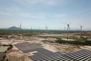 Bài học “đắt giá” điện mặt trời và đề nghị bổ sung 7.000 MW điện gió vào quy hoạch điện
