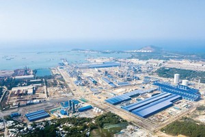 Khu liên hợp gang thép Hòa Phát-Dung Quất đang thiếu nước cho sản xuất. Ảnh: H.M