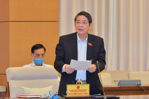 Chủ nhiệm Ủy ban Tài chính - Ngân sách Nguyễn Đức Hải trình bày báo cáo (Ảnh: QK)