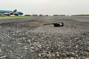 Đường cất hạ cánh và đường lăn của CHKQT Nội Bài và Tân Sơn Nhất đã xuất hiện một số hư hỏng sẽ ảnh hưởng trực tiếp đến an toàn khai thác các hoạt động bay.