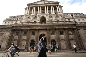 Quang cảnh bên ngoài trụ sở Ngân hàng Trung ương Anh ở London ngày 4/3/2020. Ảnh: THX/TTXVN