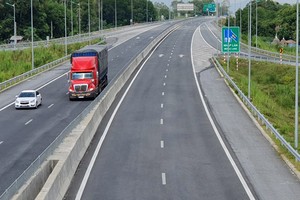 Một đoạn cao tốc Bắc - Nam qua miền Trung.