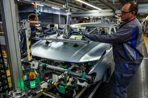 Hoạt động sản xuất ô tô tại Wolfsburg, Đức. Ảnh: AFP