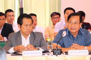 Ông Vũ Đức Giang (bàn trên, bìa phải) đưa ra các kiến nghị tại hội nghị giới thiệu Cổng dịch vụ công quốc gia được tổ chức chiều 12/06, tại TP.HCM (Ảnh: HP).