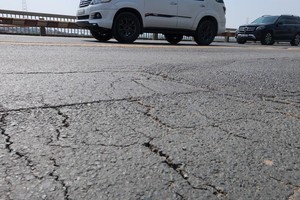 Đấu thầu qua mạng chọn nhà thầu sửa chữa mặt cầu Thăng Long