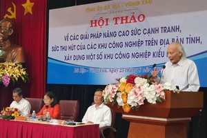 Thay đổi mô hình tăng trưởng, nâng cấp các KCN và đổi mới quản lý nhà nước là 3 khuyến nghị được Giáo sư, TSKH Nguyễn Mại nêu ra để tỉnh Bà Rịa - VũngTàu phát triển trong bối cảnh Cách mạng 4.0 . Ảnh: Ngọc Tuấn.