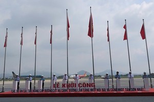 Phó Thủ tướng Trương Hòa Bình cùng lãnh đạo các bộ, ngành phát lệnh khởi công 2 dự án cải tạo, nâng cấp đường băng sân bay Nội Bài và Tân Sơn Nhất.