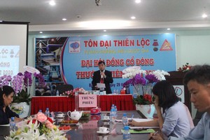 Ông Nguyễn Thanh Nghĩa, Chủ tịch HĐQT Đại Thiên Lộc trao đổi tại ĐHCĐ.