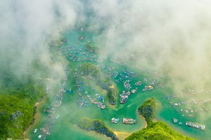 Vịnh Lan Hạ từ trên cao